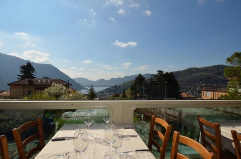 Restaurant/places to eat, View (from property/room), Balcony/Terrace