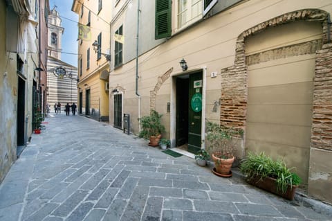 Property building, Neighbourhood, City view, Street view