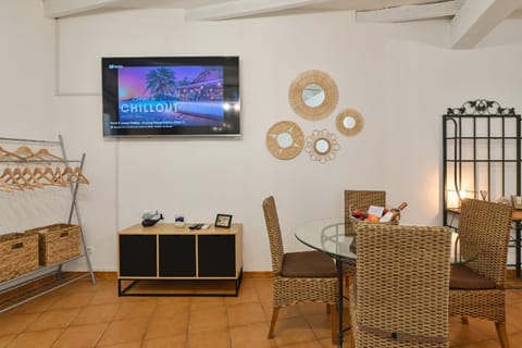 TV and multimedia, Dining area