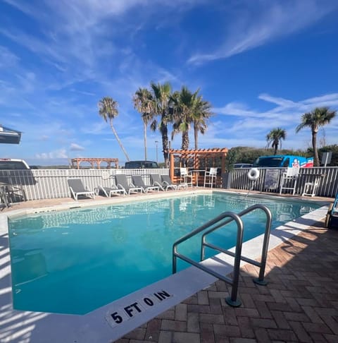 Ocean Sands Beach Inn - 1 Acre Private Beach On-Site-St Augustine Historic District-2 Miles-Shuttle with Downtown Tour-Saltwater-Mineral Pool -Bedside Candy -Popcorn and Cookies-All New Simmons Black Beds-Breakfast-Top 10 Percent Rated hotel in the World Hotel in Vilano Beach