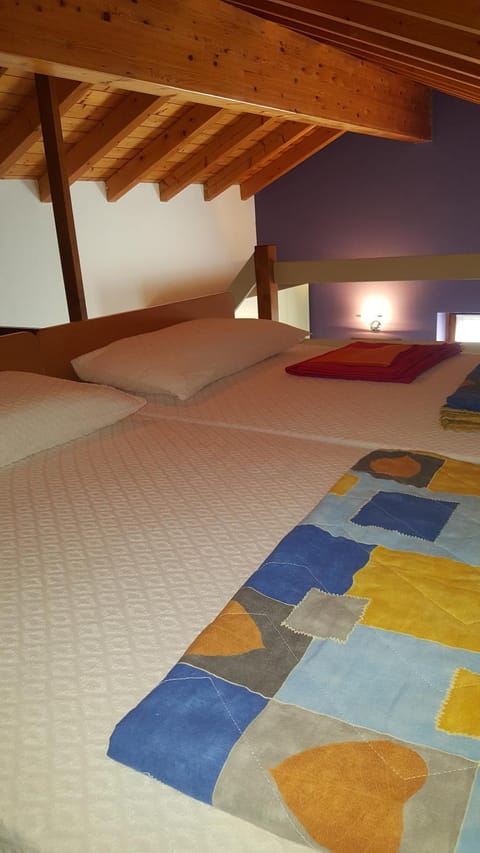 A due passi dalla spiaggia House in Colico