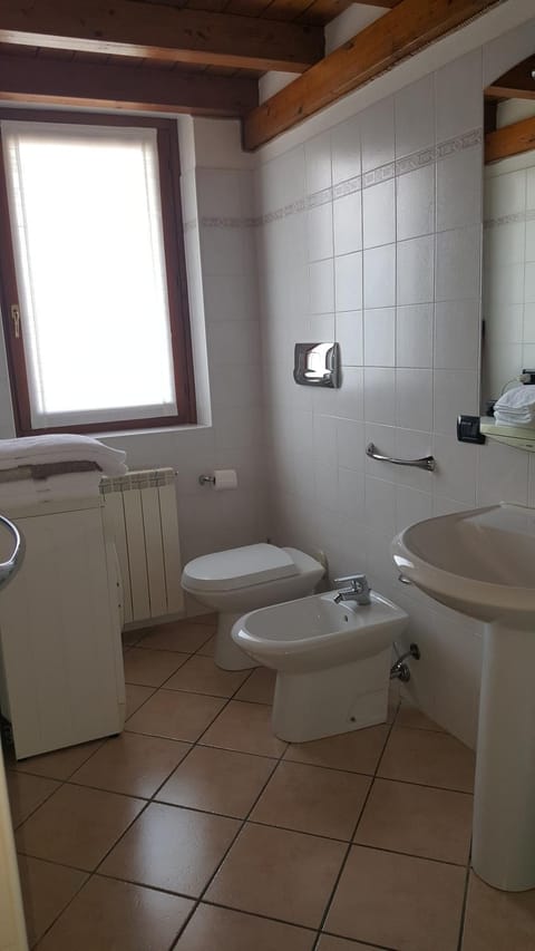 A due passi dalla spiaggia House in Colico