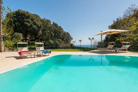 Pool view, Sea view