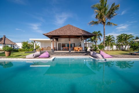 BougainVilla - Oceanfront villa with Cook, ideal for Weddings and Events Villa in Bali