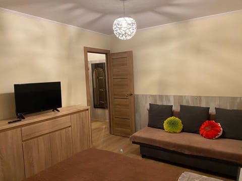 Bed, TV and multimedia, Photo of the whole room, Seating area, Bedroom