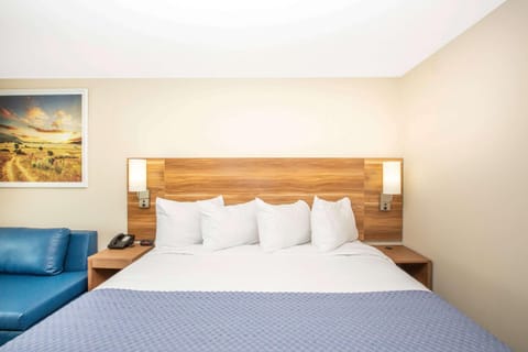 Days Inn & Suites by Wyndham Kearney Hotel in Kearney