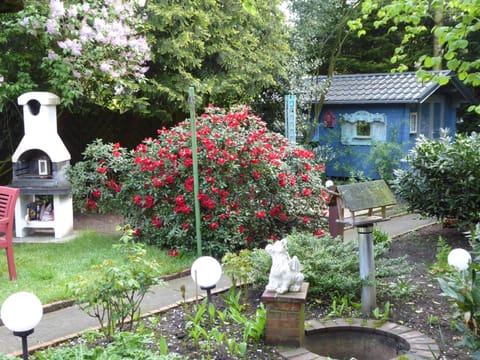 BBQ facilities, Garden, Decorative detail