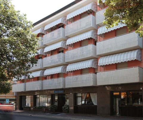Facade/entrance, Balcony/Terrace