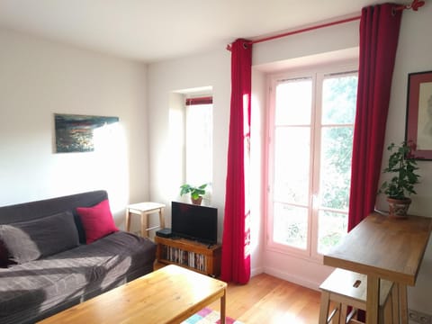 Bed, TV and multimedia, Living room, Dining area, Garden view