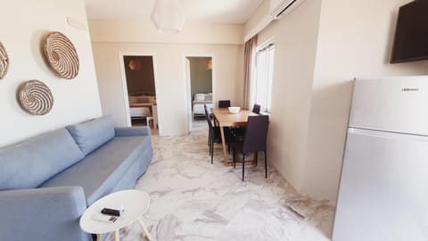 TV and multimedia, Kitchen or kitchenette, Living room, Seating area, Dining area, Bedroom