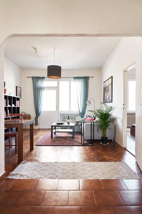 Day, Living room, Photo of the whole room, Seating area, Dining area