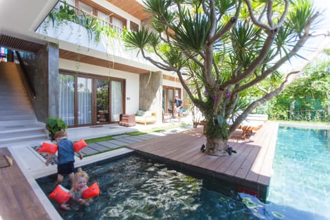 Garden, Swimming pool, young children, group of guests, Family