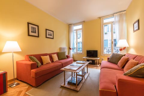 Living room, Seating area