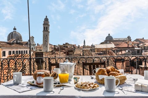 View (from property/room), Balcony/Terrace, Other, Decorative detail, City view