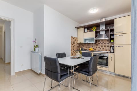 Dining area, Communal kitchen