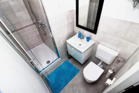 Shower, Toilet, Bathroom