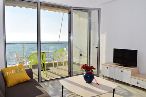 TV and multimedia, Balcony/Terrace, Balcony/Terrace, Living room, Seating area, Beach, Beach