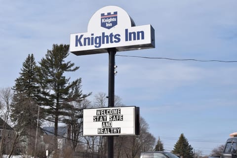 Knights Inn Oswego East Motel in Oswego