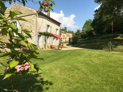 La Maison du Gardien Domaine du Château des Loups House in Pays de la Loire