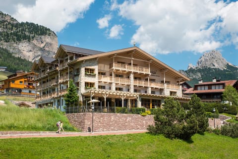 Facade/entrance, Day, Natural landscape, Summer, Mountain view, Swimming pool, Breakfast