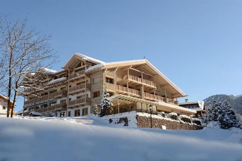 Facade/entrance, Natural landscape, Winter, Mountain view