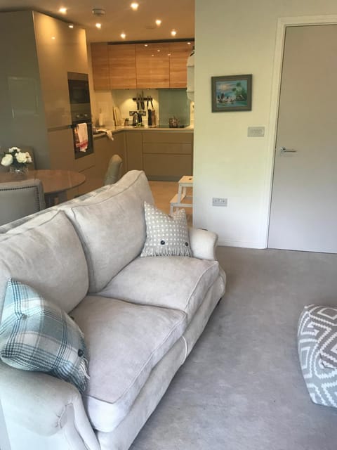 Wyatt Court Condo in London Borough of Ealing