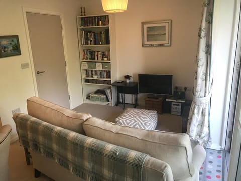 Wyatt Court Apartment in London Borough of Ealing