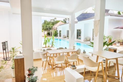 Seating area, Dining area, Pool view, Swimming pool