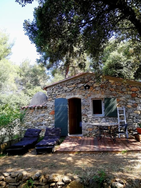 Les Cabanons Sainte Victoire Bed and Breakfast in French Riviera