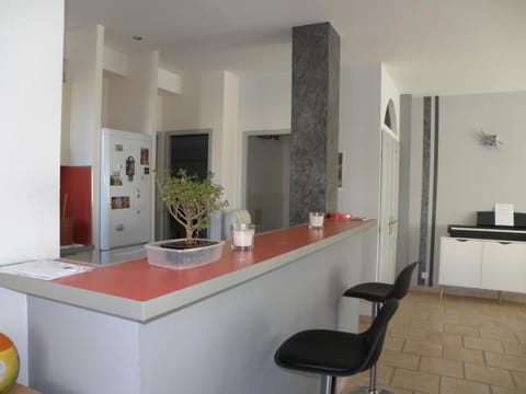 Appartement proche Centre Ville avec PARKING PRIVE Condo in Avignon