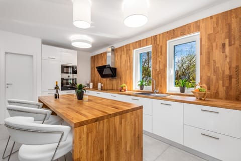 Kitchen or kitchenette, Seating area