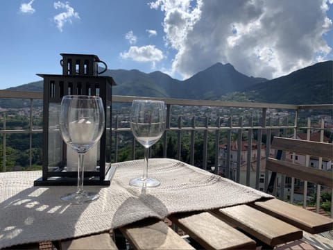 Balcony/Terrace, Mountain view, Drinks, Alcoholic drinks