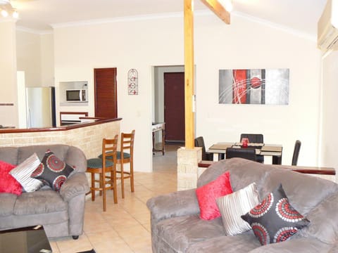 Geraldton Luxury Retreat 2 with free Streaming House in Geraldton