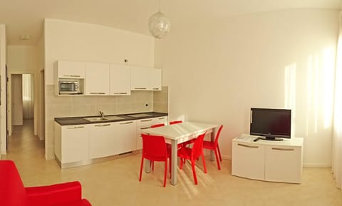 TV and multimedia, Kitchen or kitchenette, Dining area