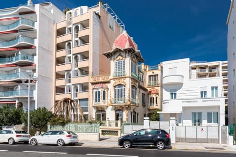 Facade/entrance, City view, Sea view