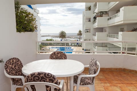 Balcony/Terrace, Seating area, Dining area, Pool view, Sea view