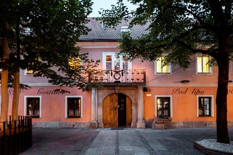 Property building, Facade/entrance, Night