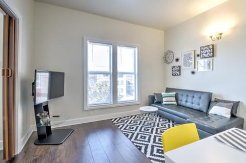 Renovated Bright 1 BR in the heart of Capitol Hill – APT B Eigentumswohnung in Capitol Hill