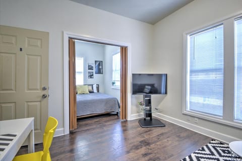 Renovated Bright 1 BR in the heart of Capitol Hill – APT B Eigentumswohnung in Capitol Hill