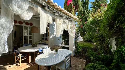 Patio, Day, Dining area, Garden view