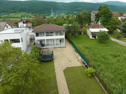 Property building, Spring, Natural landscape, Bird's eye view, Garden, Garden view, Mountain view, Parking