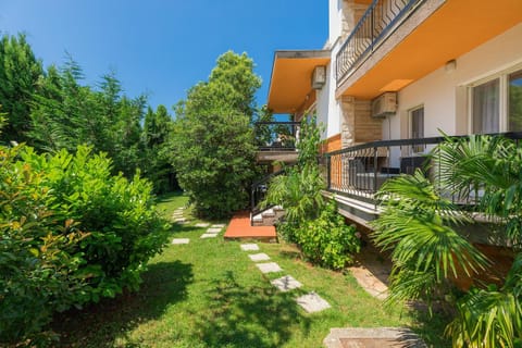 Balcony/Terrace, Garden view