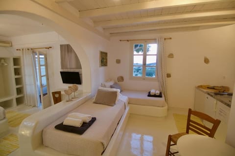 Blue Bay Heliolithos Bed and Breakfast in Paros, Greece