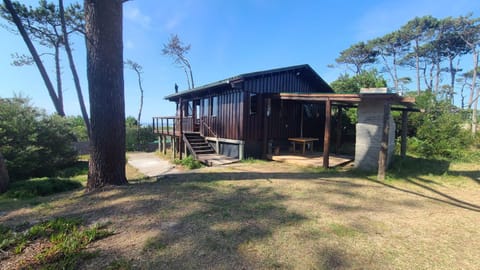 Cabaña en la playa. ventanales y terraza al mar House in Canelones Department, Uruguay