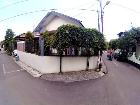 Wirobrajan Street Homestay Jogja Maison in Yogyakarta