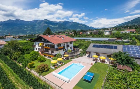 Nearby landmark, BBQ facilities, Garden, Table tennis, Garden view, Pool view