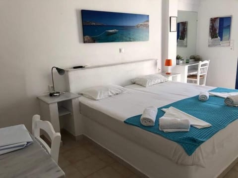 Marina's Studios Serifos Bed and Breakfast in Milos