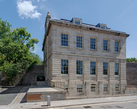 Property building, Facade/entrance