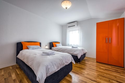 Bed, Bedroom, wardrobe