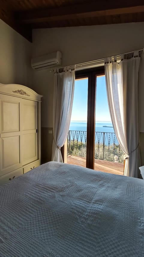 Bedroom, Lake view, air conditioner
